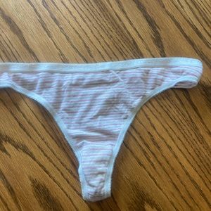 Women’s sz med low rise thong